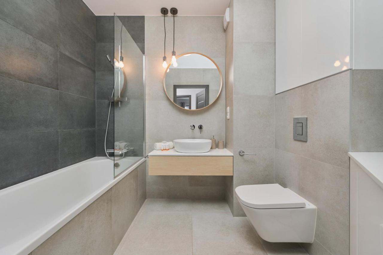 Spacious Apartment With Balcony Near The Slavic Hill Wroclaw By Renters Prestige Bagian luar foto