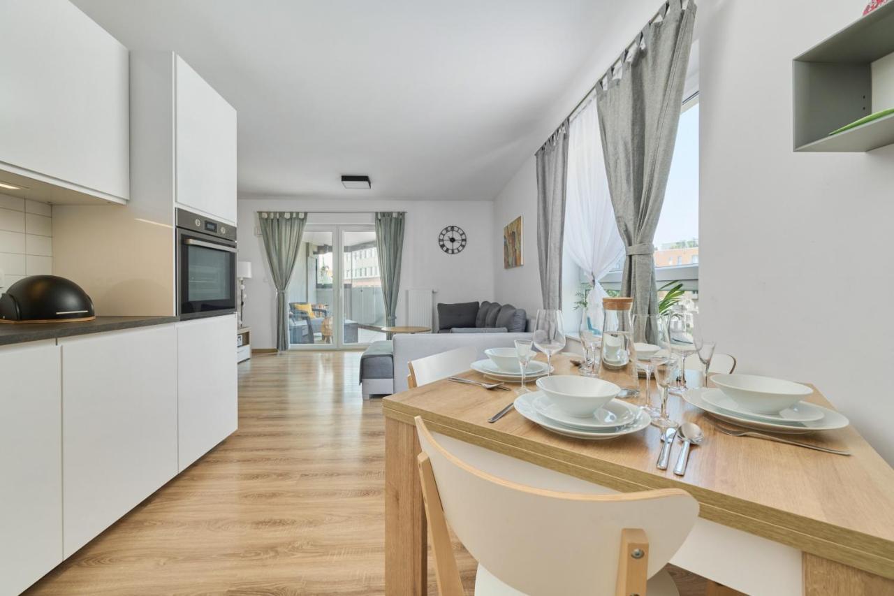 Spacious Apartment With Balcony Near The Slavic Hill Wroclaw By Renters Prestige Bagian luar foto