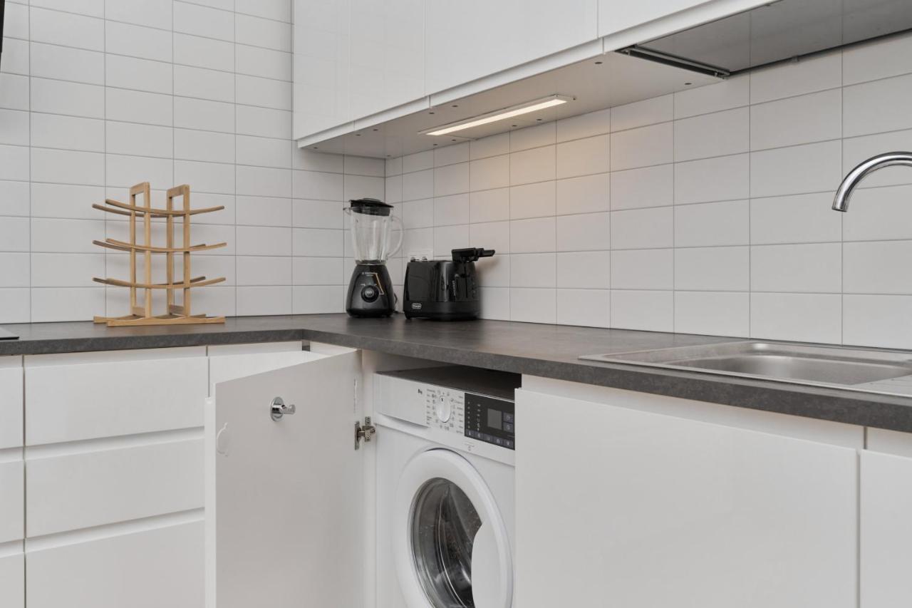 Spacious Apartment With Balcony Near The Slavic Hill Wroclaw By Renters Prestige Bagian luar foto
