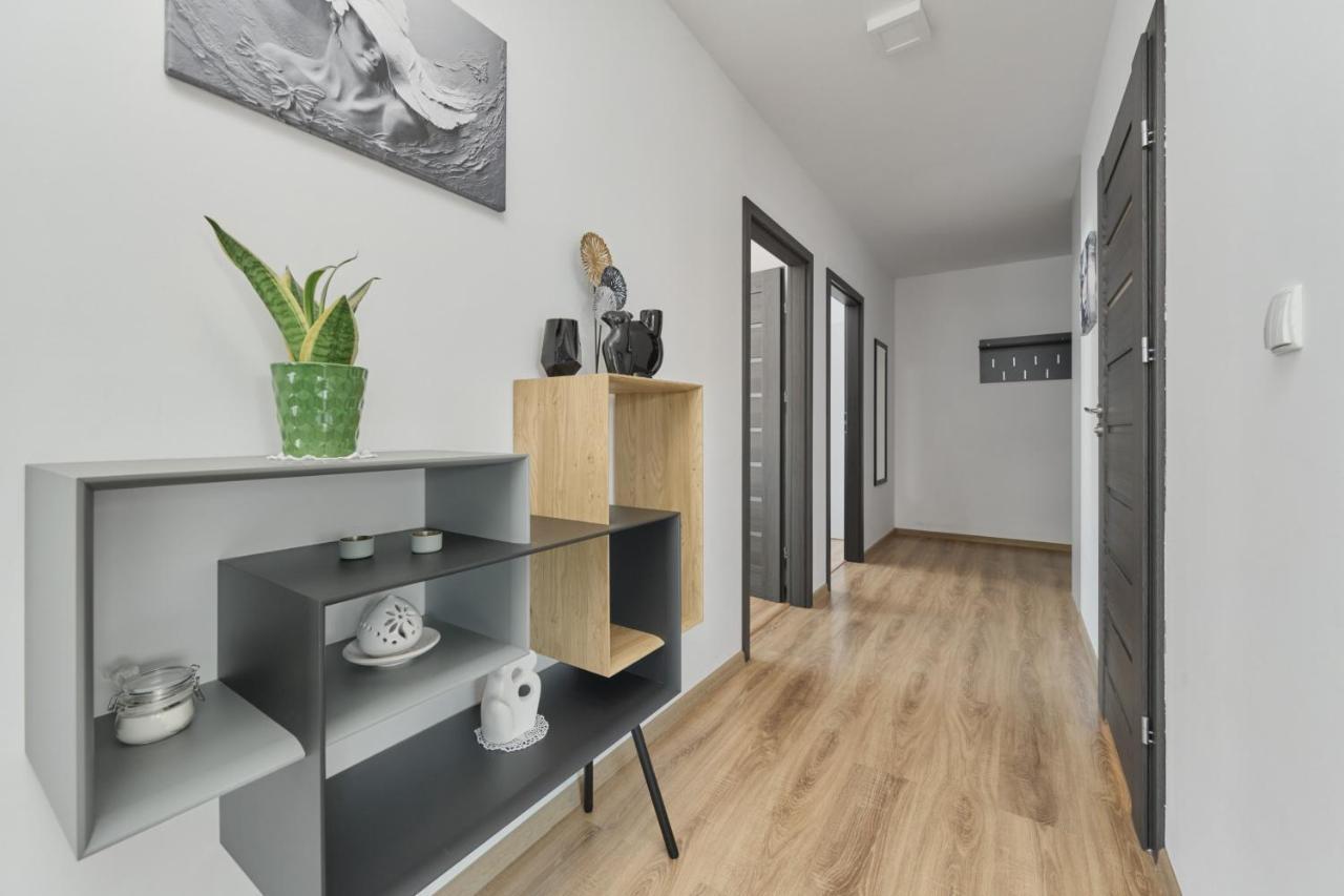 Spacious Apartment With Balcony Near The Slavic Hill Wroclaw By Renters Prestige Bagian luar foto