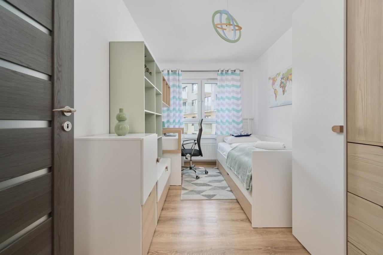 Spacious Apartment With Balcony Near The Slavic Hill Wroclaw By Renters Prestige Bagian luar foto